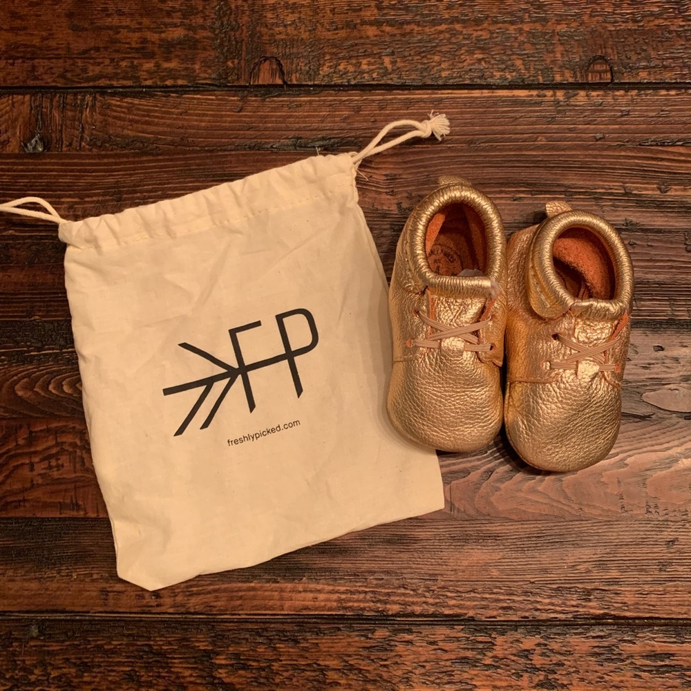 👶🏼Freshly Picked, Rose Gold Moccasins, Size 4